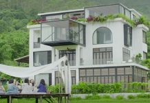 7 amigas compram casa e decidem passar resto da vida na companhia uma das outras