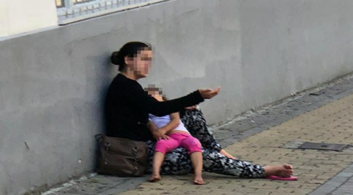 Alguma vez você já se perguntou por que os bebês das mulheres mendigas dormem o tempo todo?